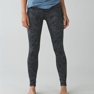 Lululemon Black & Grey Print Leggings – Size 2 | Sleek & Comfortable Activewear